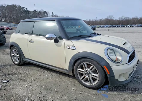 2011 Mini Cooper S z USA, uszkodzony, nr VIN WMWSV3C5XBTY10981